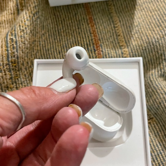 Apple air pod pros. - Picture 8 of 8